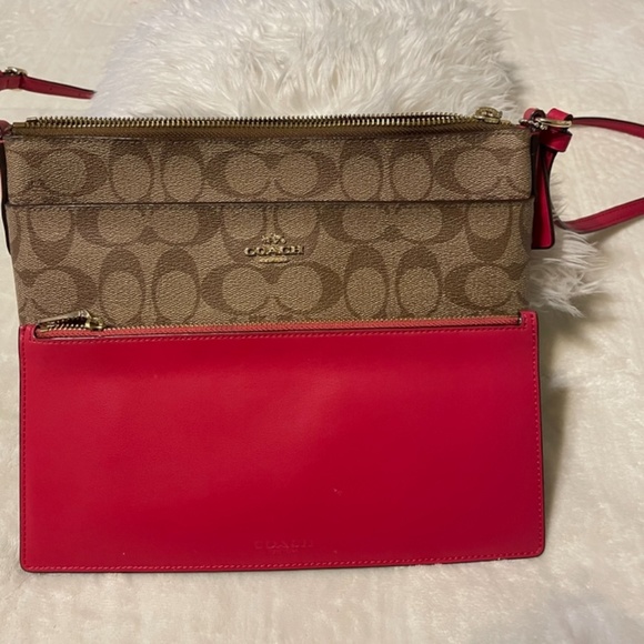 Coach wristlet - Picture 4 of 4